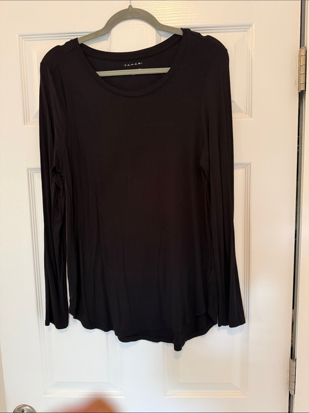 Tahari Black Long Sleeve Scoop Neck Top - Lightweight Knit
